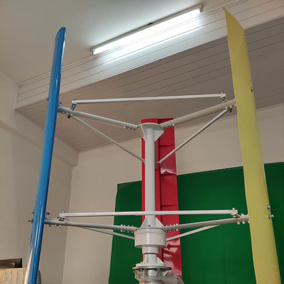 Turbine à air verticale triphasée 1kw 2kw la plupart de conception verticale efficace de turbine de vent d'axe