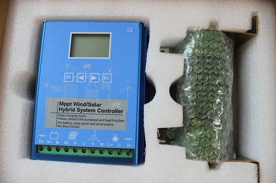 Vent et contrôleur hybride solaire Connected With Battery 12V 24V 800W de MPPT